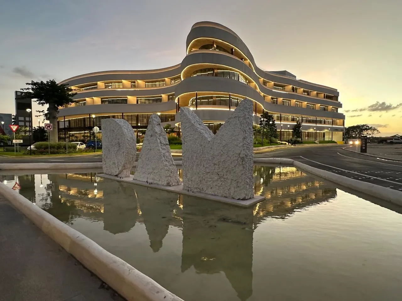 DAM Business Center al atardecer