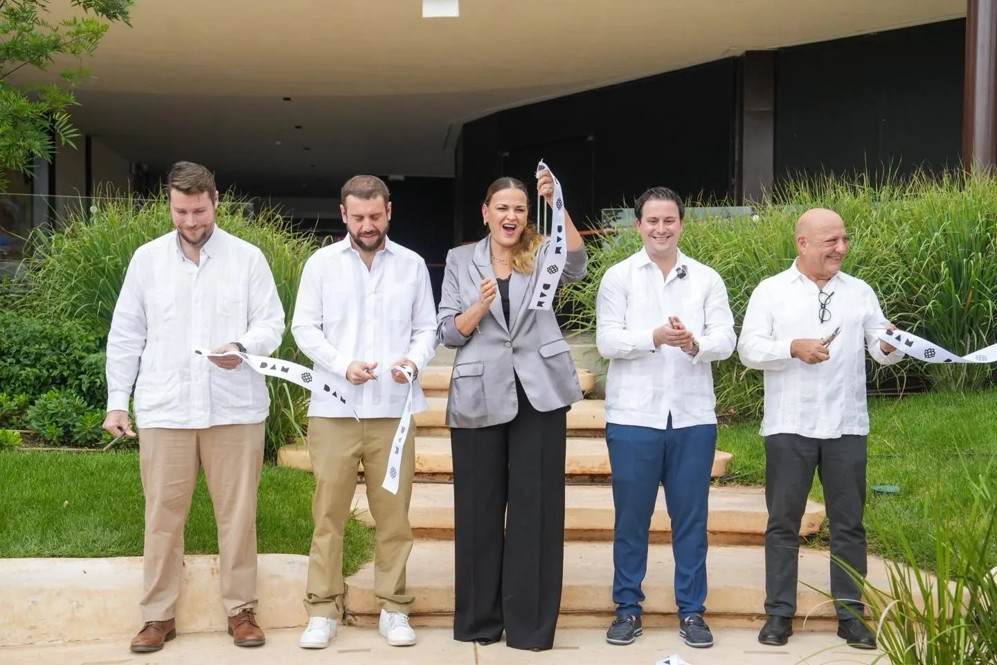 Corte de listón en la inauguración de Distrito de Arte Mérida