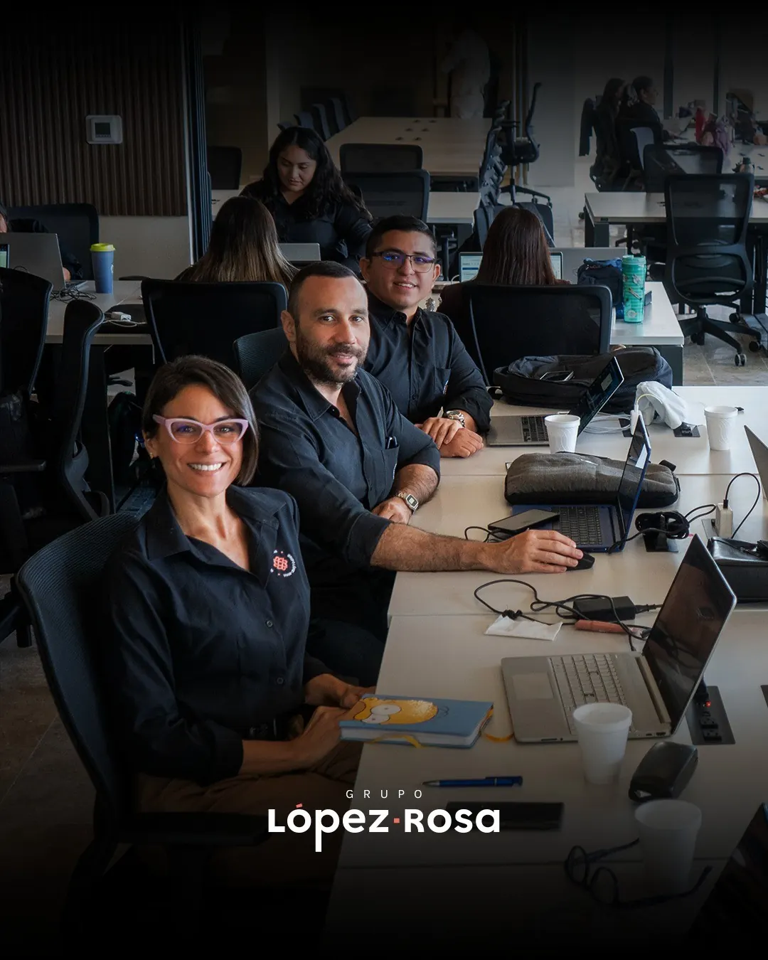 Colaboradores de Grupo López Rosa en sus oficinas de DAM Business Center