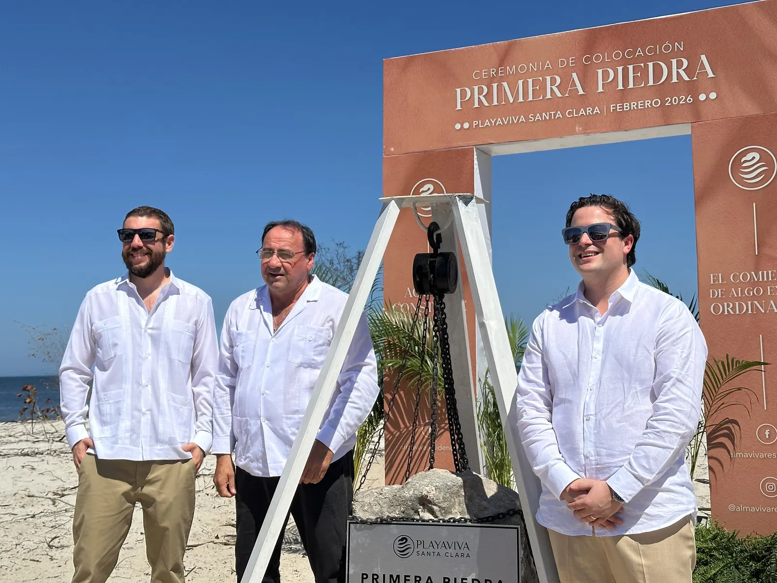 Gianni Rosa y socios en la ceremonia de primera piedra de Playaviva Santa Clara