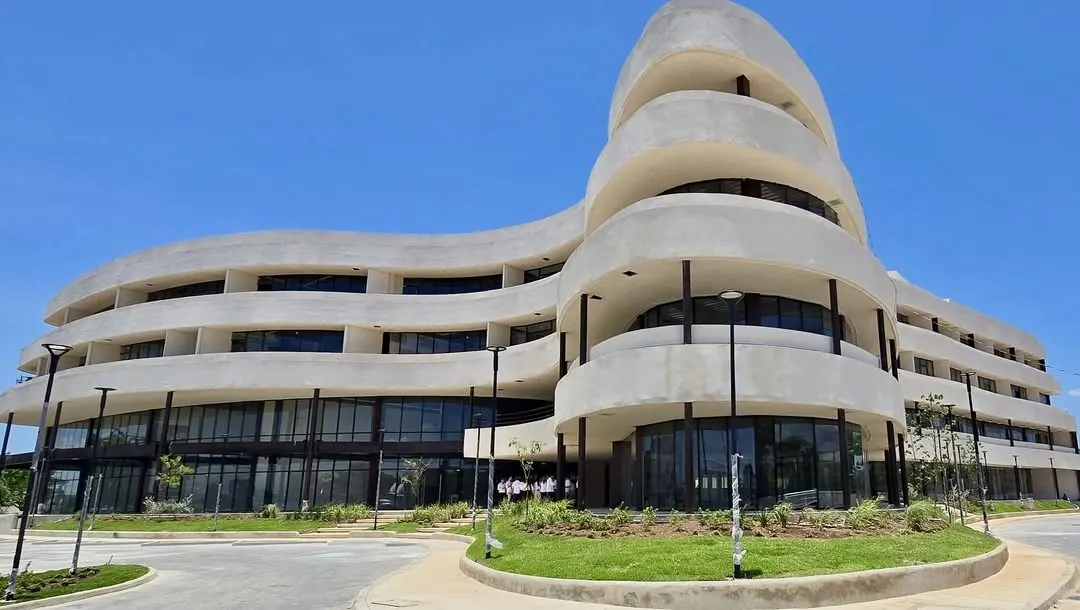 Edificio corporativo DAM Business Center en el norte de Mérida